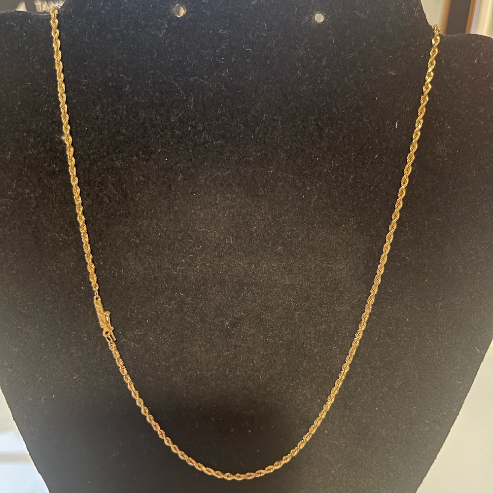 100% real 14k gold rope chain necklace 18”❤️ 6.8 grams. Not gold plated ❤️